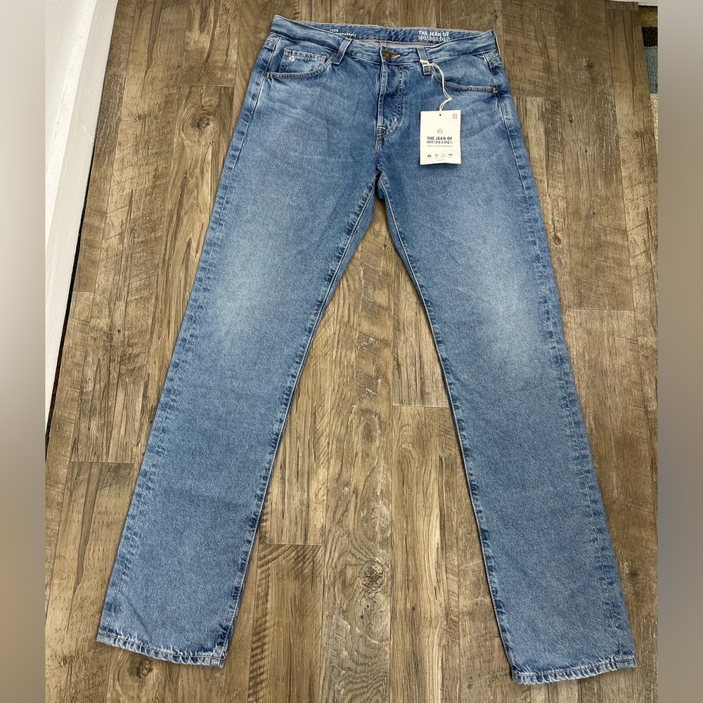 NWT AG Everett Slim Straight Jean of Tomorrow